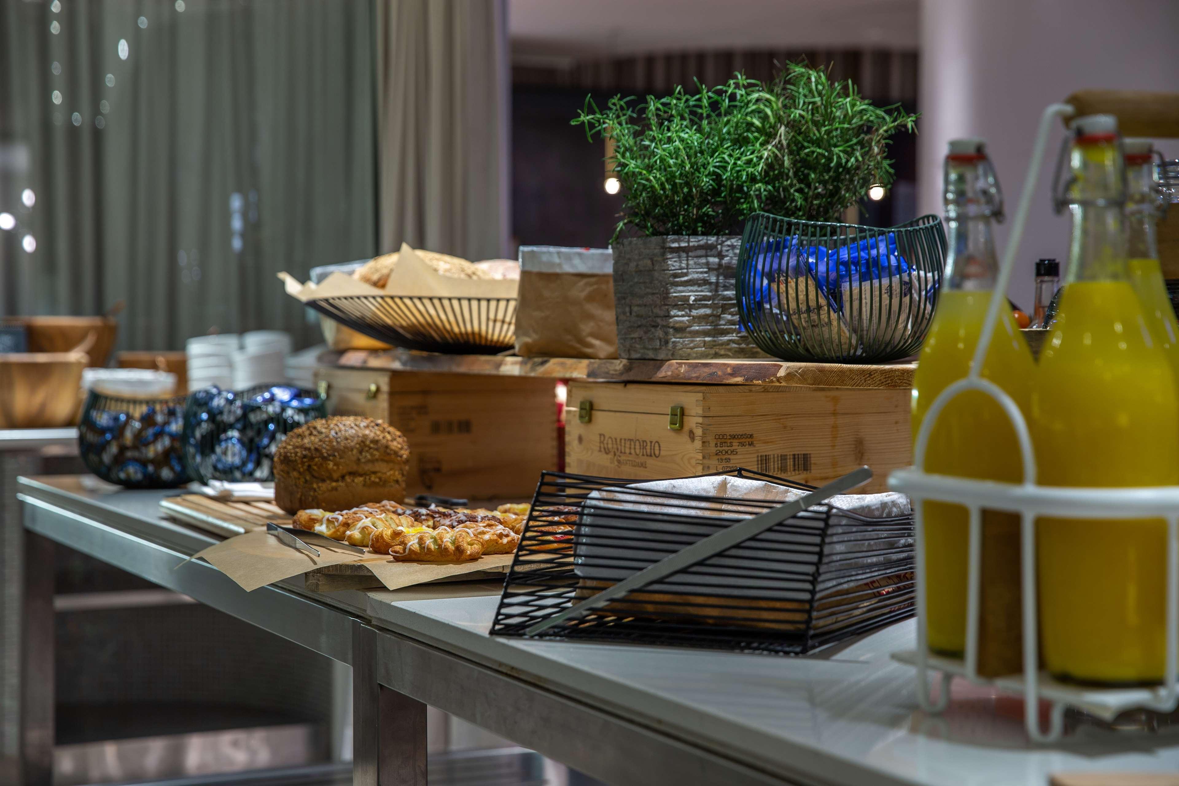 Hotel Radisson Blu, Basilea Esterno foto