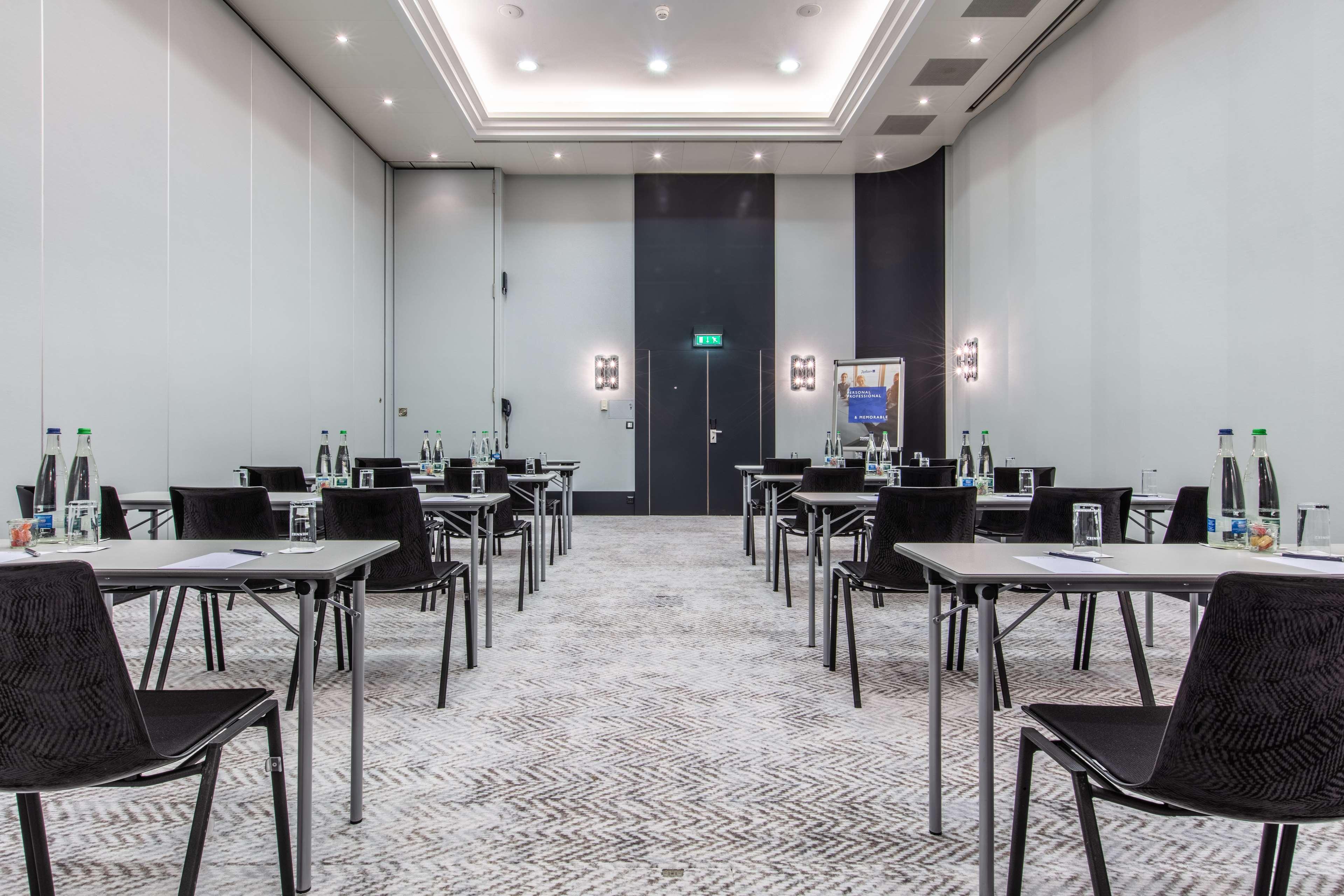 Hotel Radisson Blu, Basilea Esterno foto