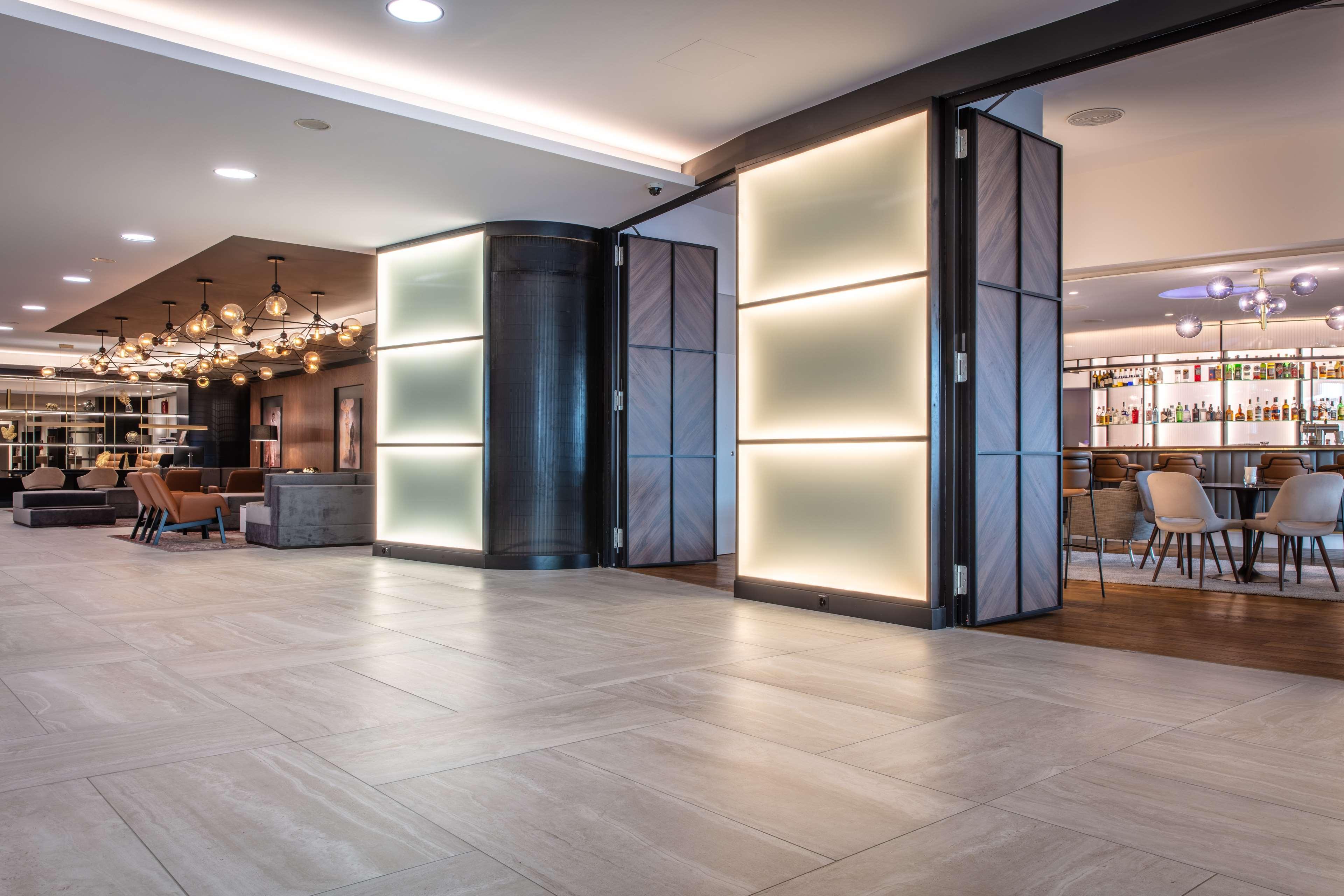 Hotel Radisson Blu, Basilea Esterno foto